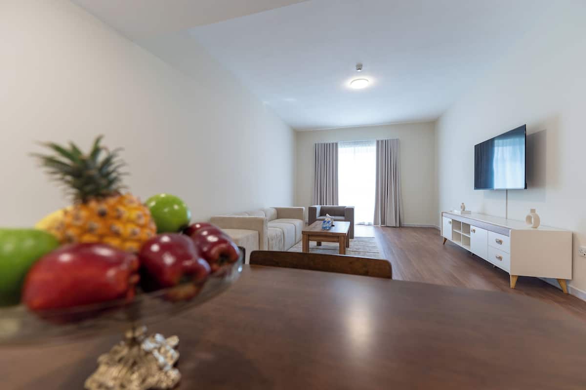 Leilighet | Oppholdsområde | En 50-tommers LED-TV med digitale kanaler