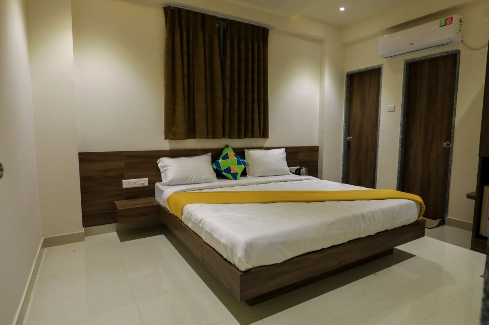 Comfort Double Room | Hypo-allergenic bedding, desk, free WiFi, bed sheets