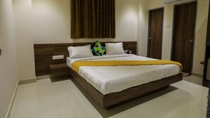 Hypo-allergenic bedding, desk, free WiFi, bed sheets - Hotel Scintilla (Veraval)