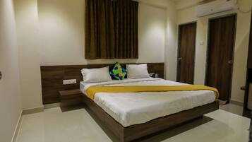 Comfort Double Room | Hypo-allergenic bedding, desk, free WiFi, bed sheets