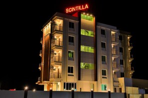 Front of property - Hotel Scintilla (Veraval)