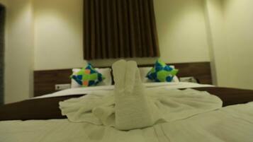 Comfort Double Room | Hypo-allergenic bedding, desk, free WiFi, bed sheets