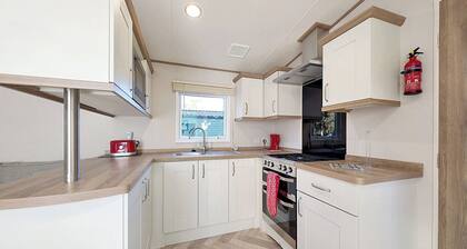 3 bedroom Gold Caravan Pet Friendly