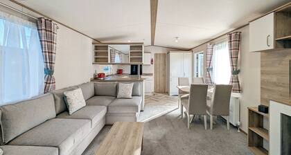 3 bedroom Gold Caravan Pet Friendly