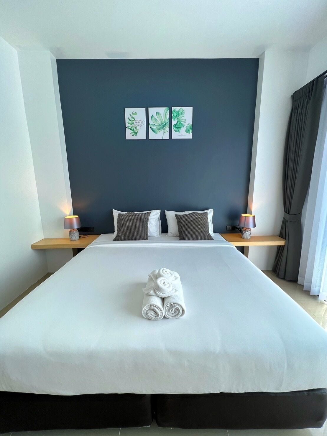 Kahden hengen deluxe-huone (yksi tai kaksi sänkyä) | Työpöytä, pimennysverhot, ilmainen Wi-Fi, vuodevaatteet