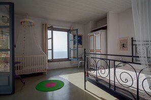 4 bedrooms, desk, iron/ironing board, travel cot