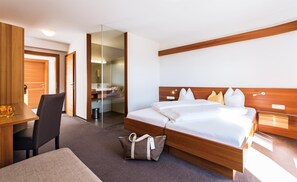 In-room safe, free WiFi, bed sheets