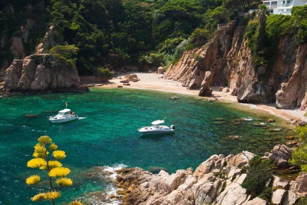 Beach nearby - Chalet in Spain with Terrace and Garden (Blanes)