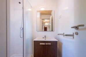 Shower - Chalet in Spain with Terrace and Garden (Blanes)