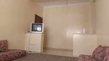 Apartment, Multiple Beds | Interior