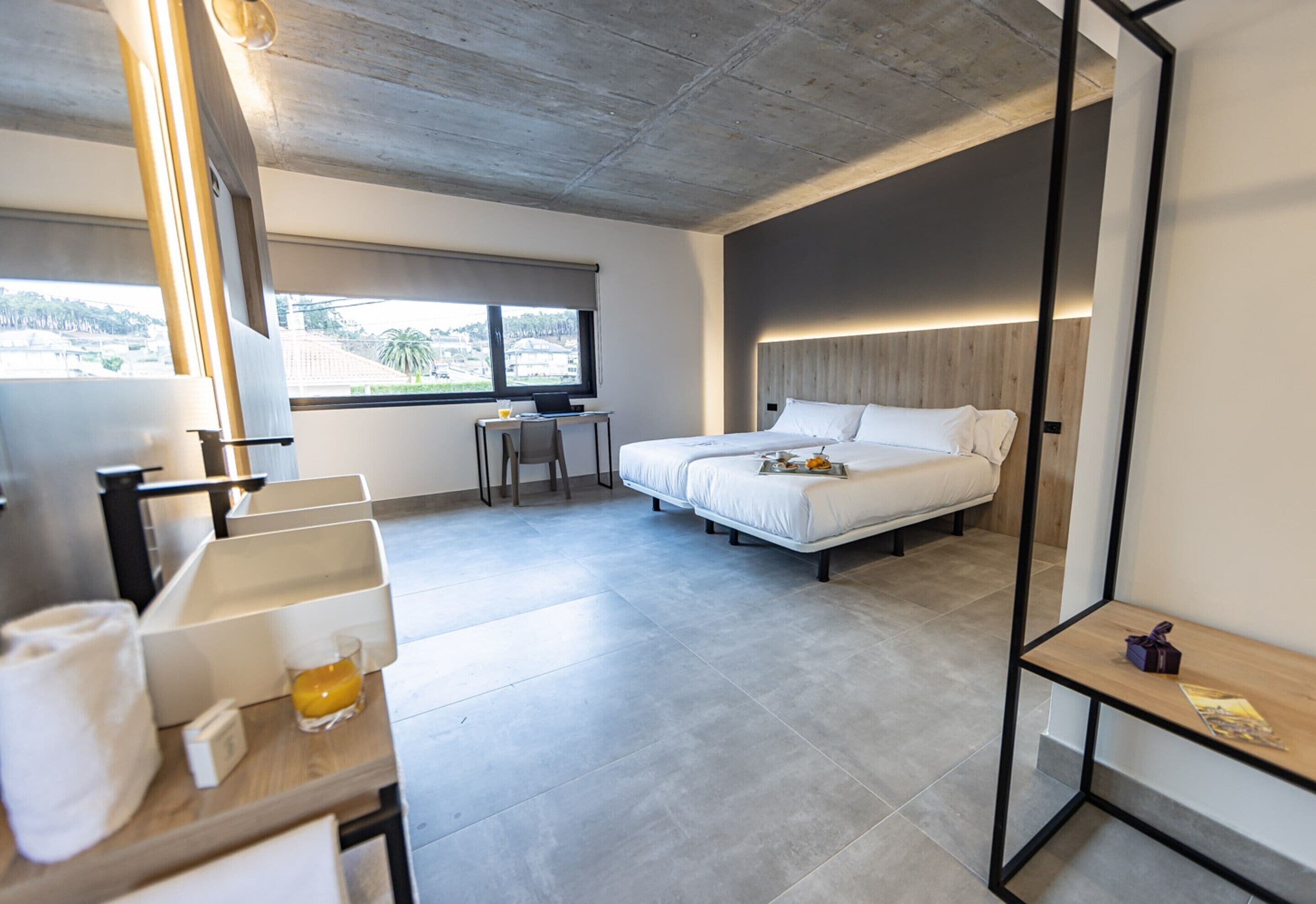 Superior Double Room | Hypo-allergenic bedding, desk, cots/infant beds, rollaway beds