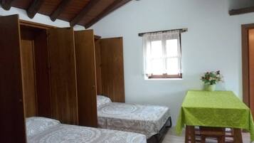 1 Schlafzimmer, BĂŒgeleisen/BĂŒgelbrett, Internetzugang, BettwĂ€sche