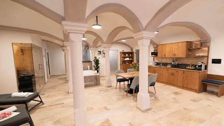 Deluxe Studio Suite | Premium bedding, individually furnished, travel crib, free WiFi