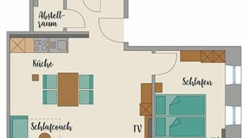 Hotellihuone, jossa on kylpyhuone, pieni keittiö, oleskelutila ja televisio.
