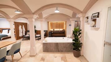 Suite estudio Deluxe | Tina de hidromasaje privada