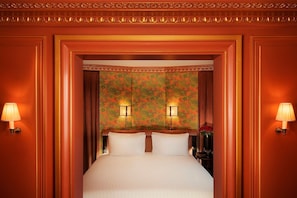 Junior Suite | Egyptian cotton sheets, premium bedding, pillowtop beds, minibar - Maison Proust, Hotel & Spa La Mer (Paris)