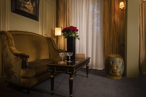 Literie de qualité, minibar, coffre-fort, décor unique