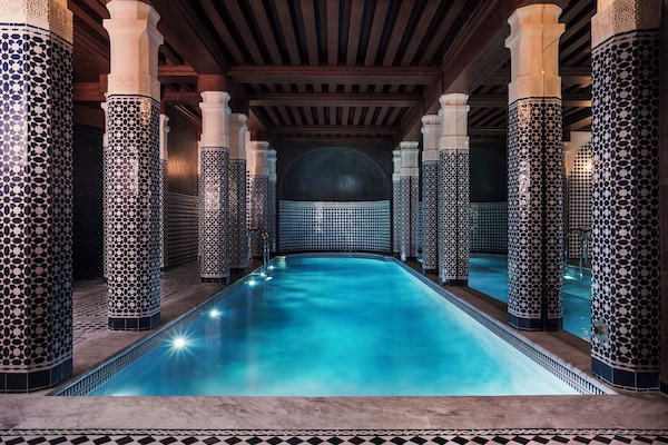 2 treatment rooms, massages