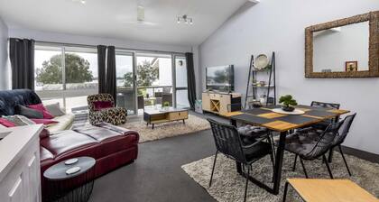Beautiful Townhouse with Water Views