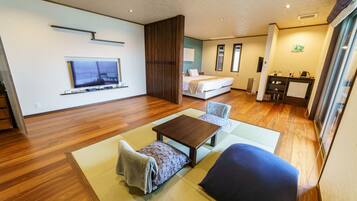 Traditional Twin Room | Down comforters, pillowtop beds, bed sheets