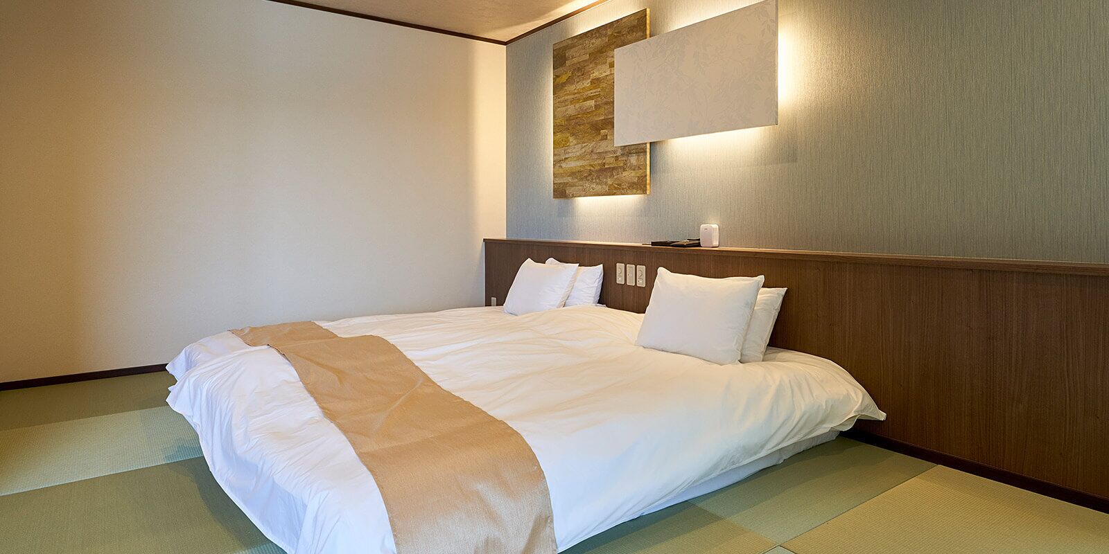 Chambre Familiale avec lits jumeaux | Couette en duvet d'oie, surmatelas, draps fournis