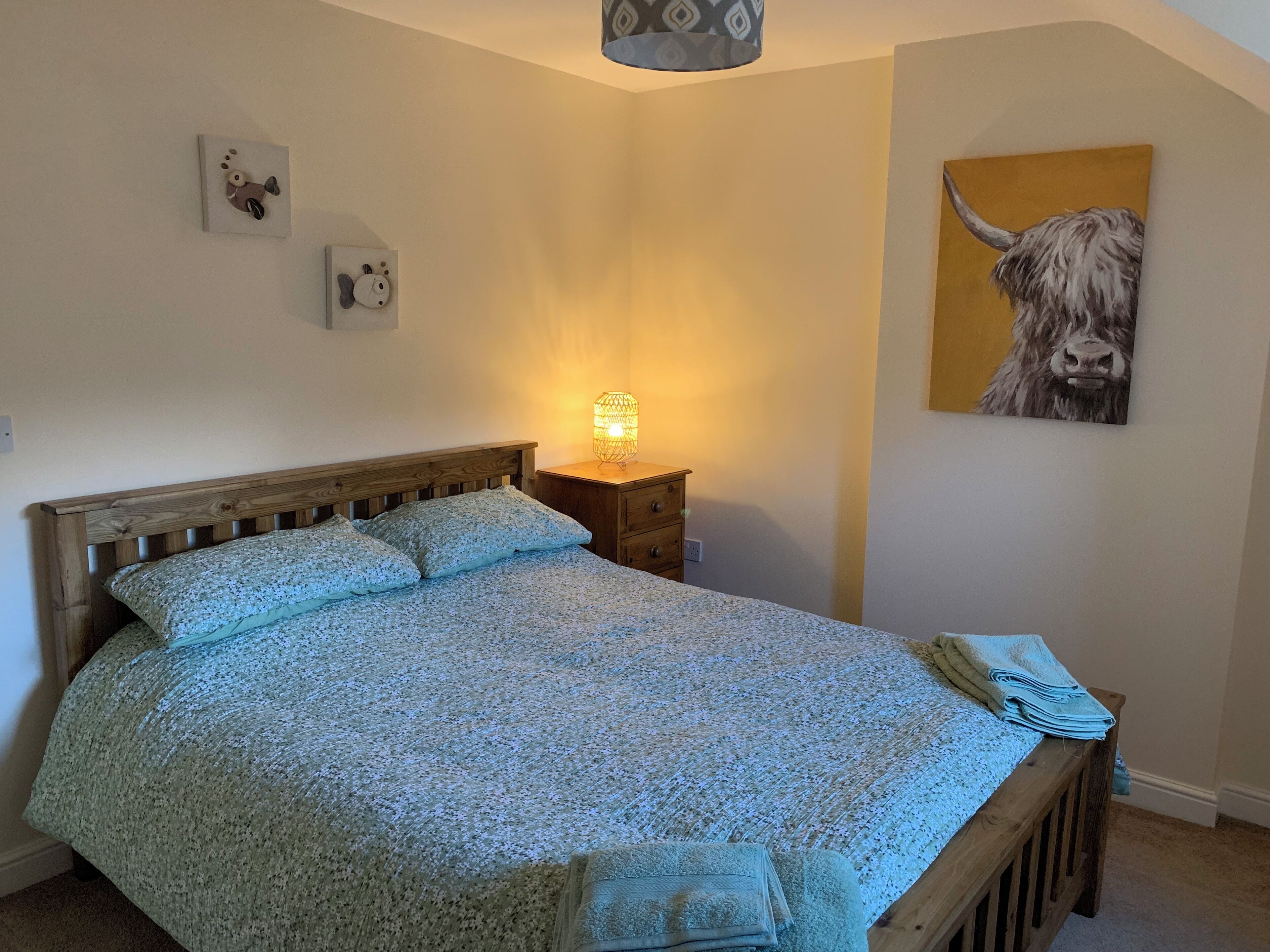 4 bedrooms, iron/ironing board, Internet, bed sheets