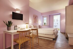 City Double Room | Individually decorated, desk, laptop workspace, iron/ironing board - Hotel Kunterbunt (Würzburg)
