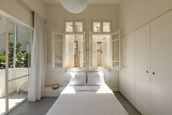 3 bedrooms, free WiFi - Modern & Bright 3BR apt with 2Balconies (Tel Aviv)