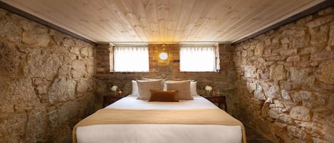 5 chambres, fer et planche à repasser, Wi-Fi, draps fournis