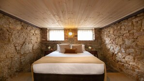 5 chambres, fer et planche à repasser, Wi-Fi, draps fournis