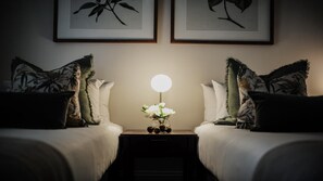 5 bedrooms, iron/ironing board, WiFi, bed sheets