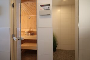 Townhome | Bathroom | Separate bathtub and shower, hair dryer