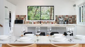 Microondas, horno, placa de cocina, lavavajillas