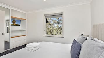 2 bedrooms, iron/ironing board