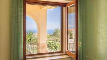 Family Villa, Multiple Bedrooms (Villa With Volcano View) | Interior