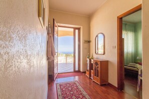 3 bedrooms, laptop workspace, WiFi, bed sheets