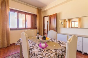 Family Villa, Multiple Bedrooms (Villa With Volcano View) | Dining - Villa With Volcano View (Zafferana Etnea)