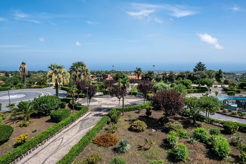 Villa With Volcano View