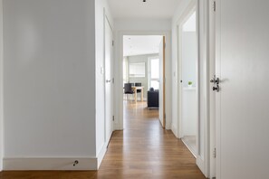 Apartamento | Zona de estar | Televisión de 32 pulgadas con canales por cable, Netflix
