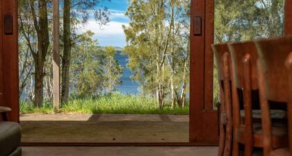 Chill Out - couples retreat on the lake - short drive to Seal Rocks