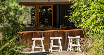 Chill Out - couples retreat on the lake - short drive to Seal Rocks