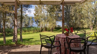 Chill Out - couples retreat on the lake - short drive to Seal Rocks