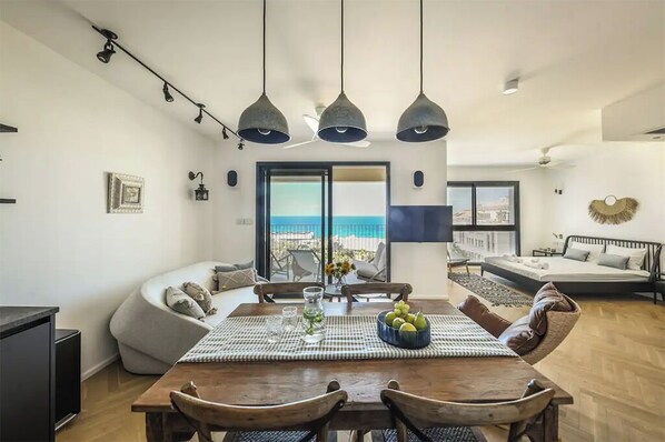 Dining - Grand Apt with Amazing Balcony Sea View (Tel Aviv)