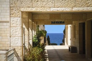 Exterior - Grand Apt with Amazing Balcony Sea View (Tel Aviv)