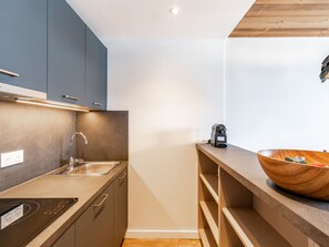 Réfrigérateur, micro-ondes, four, lave-vaisselle