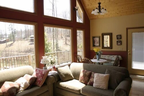 Breezy Point - Two story cabin with Hot Tub