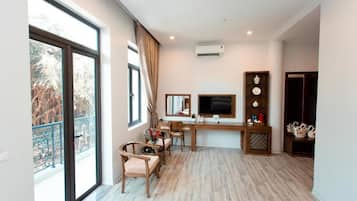 Deluxe Double or Twin Room | Pillowtop beds, desk, laptop workspace, soundproofing