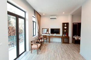 Deluxe Double or Twin Room | Pillowtop beds, desk, laptop workspace, soundproofing