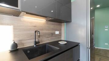Micro-ondes, four, plaque de cuisson, lave-vaisselle