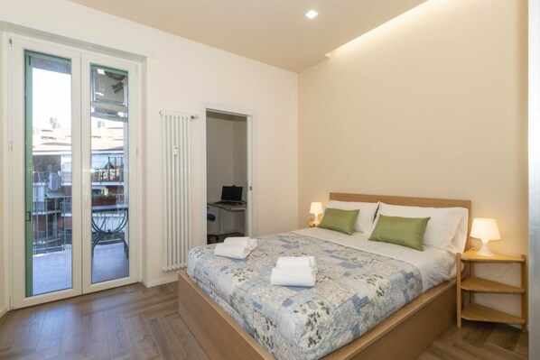 1 dormitorio, tabla de planchar con plancha, Internet y ropa de cama